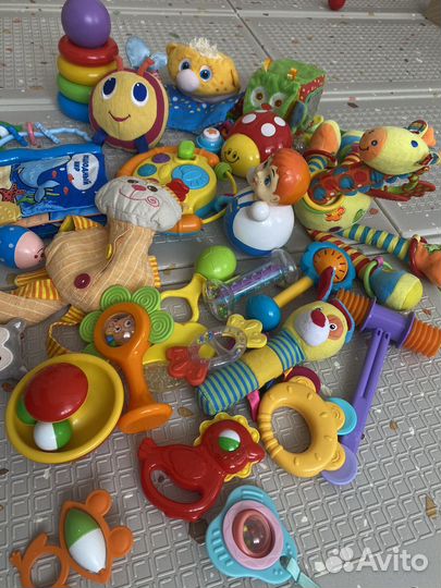 Погремушки и игрушки для малыша пакетом
