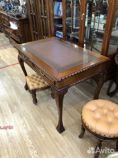 Стол письменный с кожей
