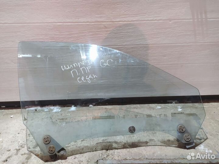 Стекло переднее правое Субару Импреза GC3
