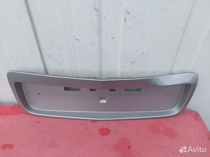 Накладка крышки багажника Nissan Primera P12