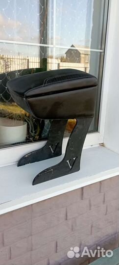 Подлокотник