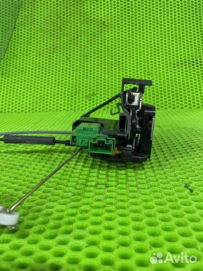 Замок двери передний левый Hyundai Solaris 2011-20