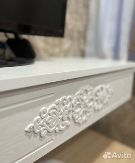 Новый консольный туалетный столик