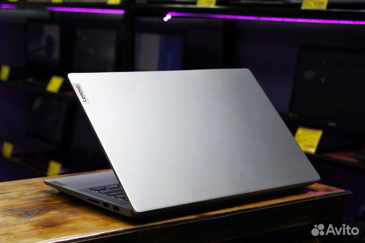 Современный стильный ноутбук с подсветкой