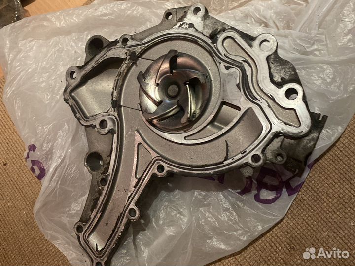 Насос водяной помпа Мерседес 273 мотор 5.5