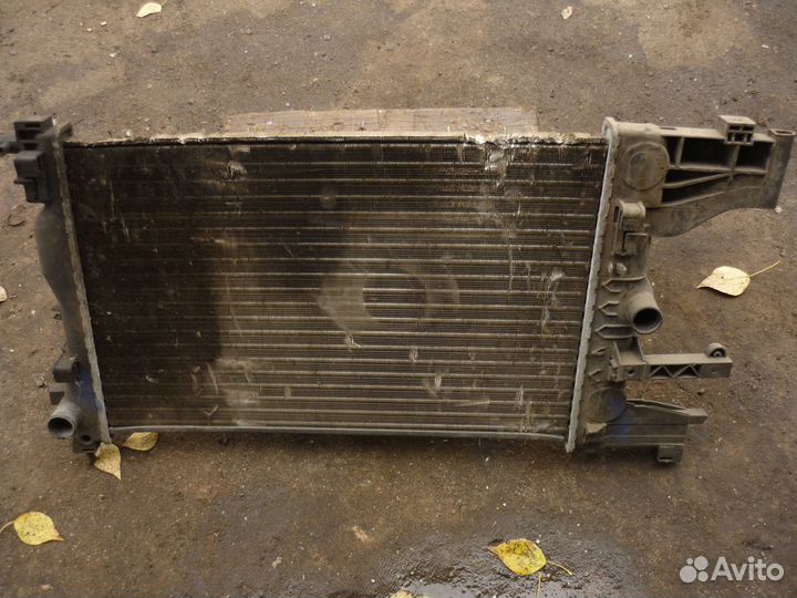 Радиатор охлаждения Шевроле круз 1.6
