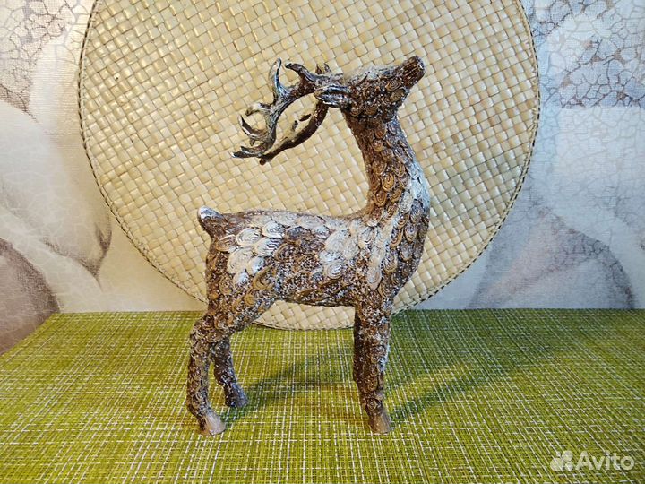 Фигурка оленя