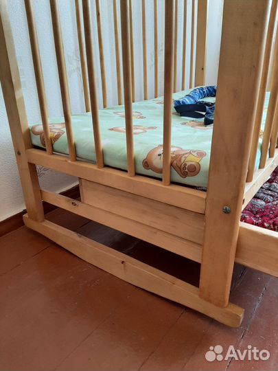 Продам детскую кроватку