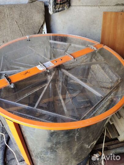 Медогонка 6рамочна автомат 220в