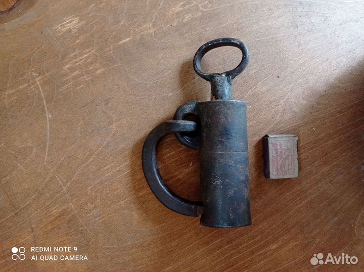 Навесной замок старинный