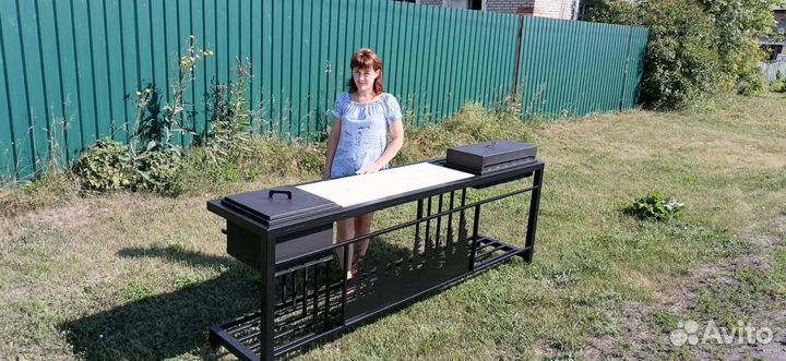 Мангал на стойке, печь для казана и большим столом