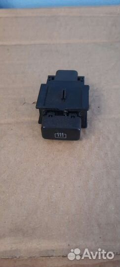 Кнопка аварийки, обогрева заднего стекла, часы