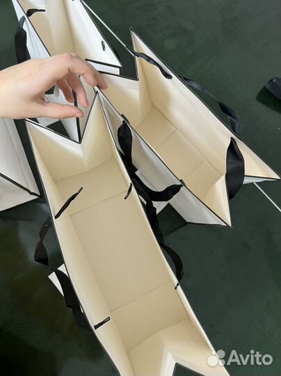 Новый бумажный пакет тревдый подарочный белый 45