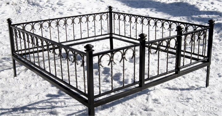 Оградка на кладбище