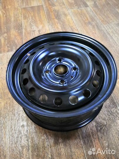 Диск 6x15 4x114.3 ET44 DIA56.6 черный
