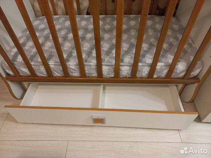 Кровать детская с маятником и ящиком