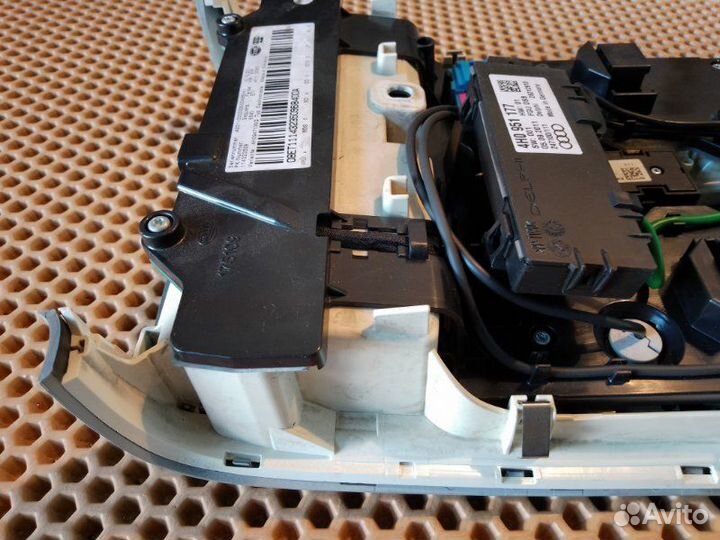 Плафон подсветки салона Audi A8 D4 long 4.2 cdra