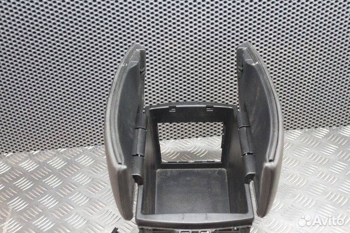 Подлокотник BMW X5 E70