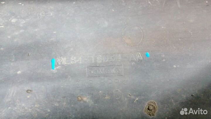 Подкрылок Ford Escape 2 Правый Передний