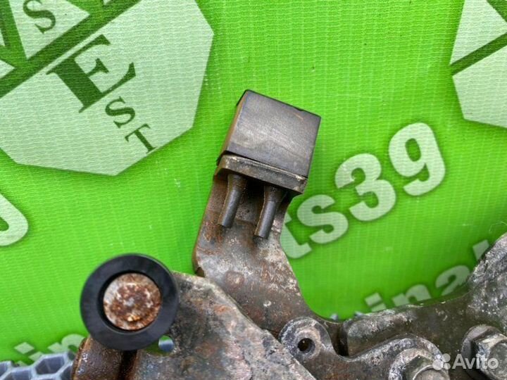 Ролик раздвижной двери задний левый Mazda Mpv LW5W