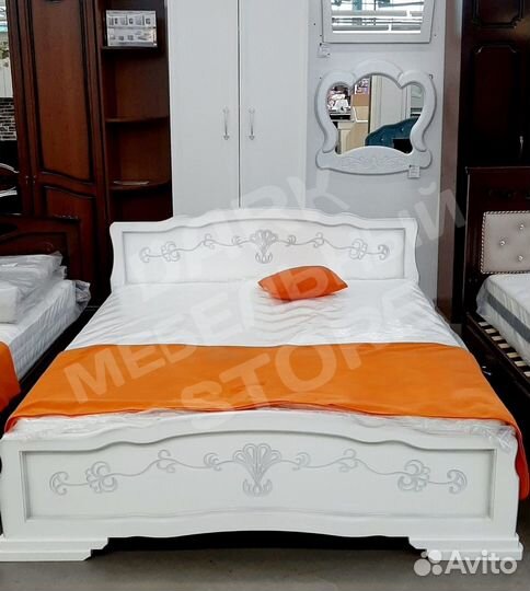 Кровать массив