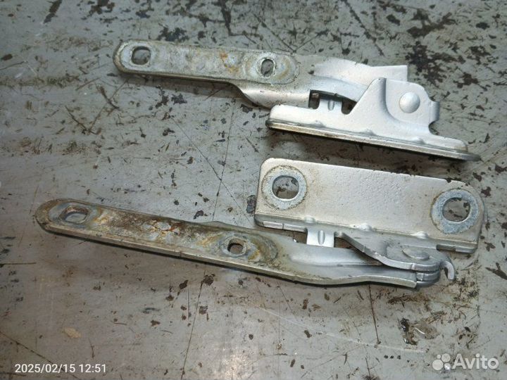 Петля капота Renault Logan 1.6 2009