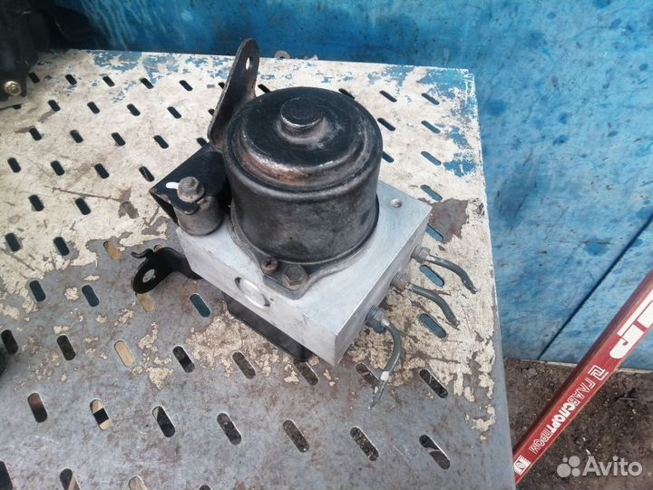 Блок ABS Toyota Hilux Surf 185 4 Runner 185