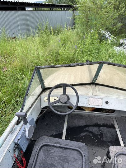 Лодка с двигателем