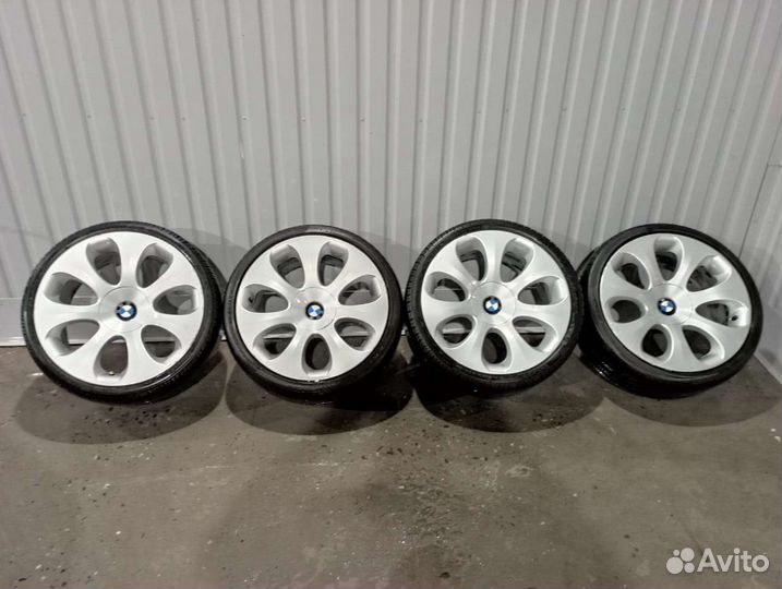 Pirelli P Zero Silver 235/35 R19 и 265/30 R19