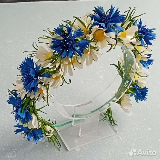 Веночек из ромашек и васильков