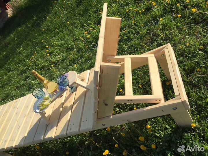 Лежак шезлонг винный столик