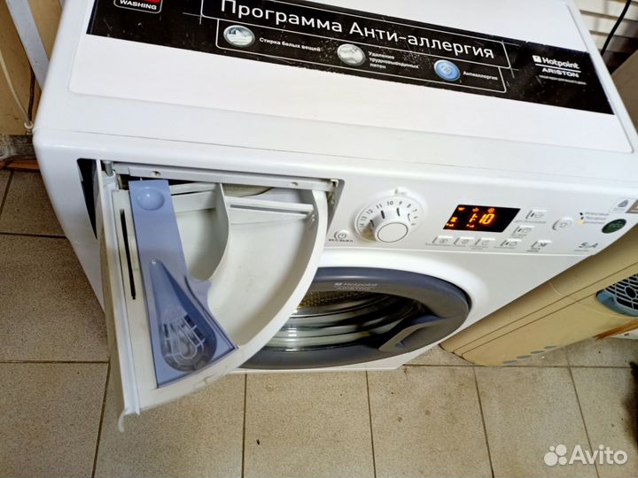 Стиральная машина Ariston wmug 5050 узкая 35 см