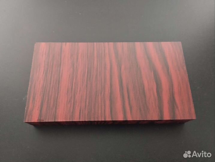 Набор ручка и брелок в деревянной коробке новый