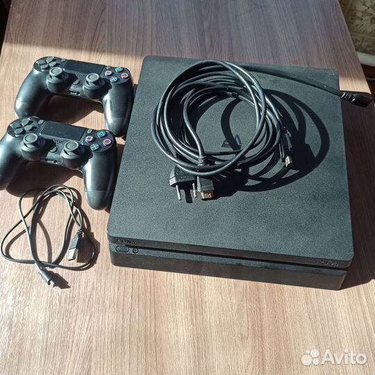Игровая приставка ps4