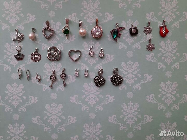 Серьги, кулоны, броши