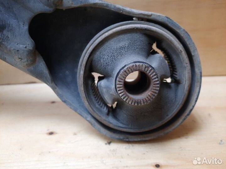 Рычаг подвески прав. перед. toyota wish