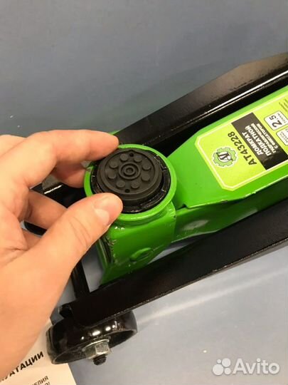 Домкрат подкатной 2.5т (в кейсе)(h135мм-385мм с ф