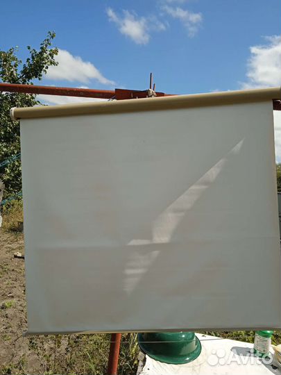 Экран для проектора рулонный