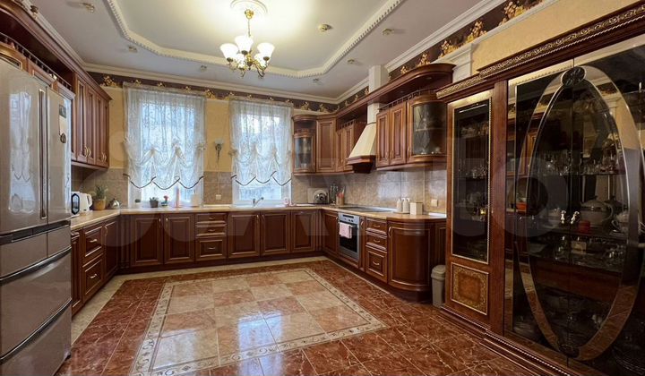 Дом 426,7 м² на участке 12,6 сот.