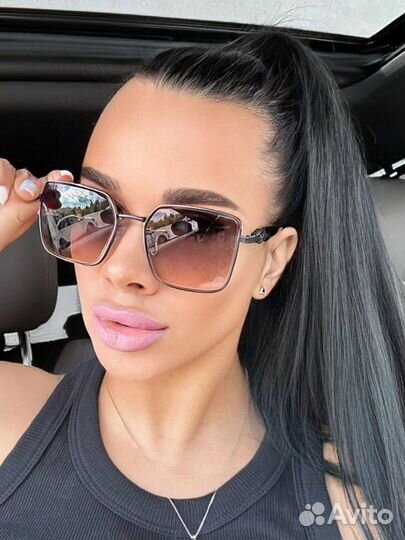 Солнцезащитные очки prada