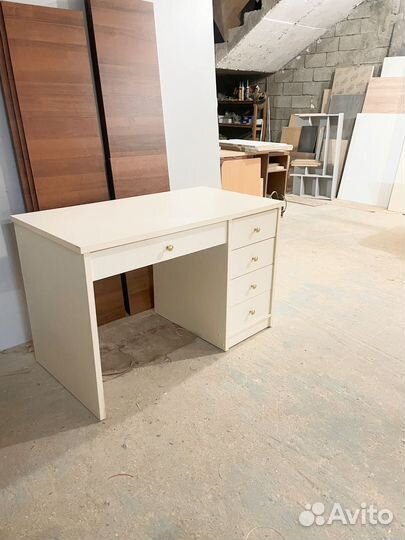 Письменный стол