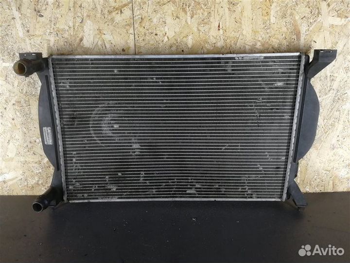 Радиатор основной Audi A4 B7 2006