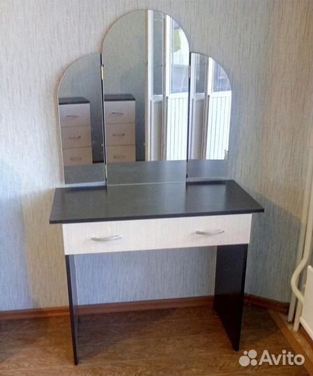 Стол макияжный «Бася» с зеркалом