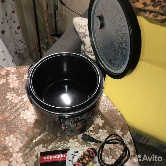 Мультиварка Redmond rmc-m211
