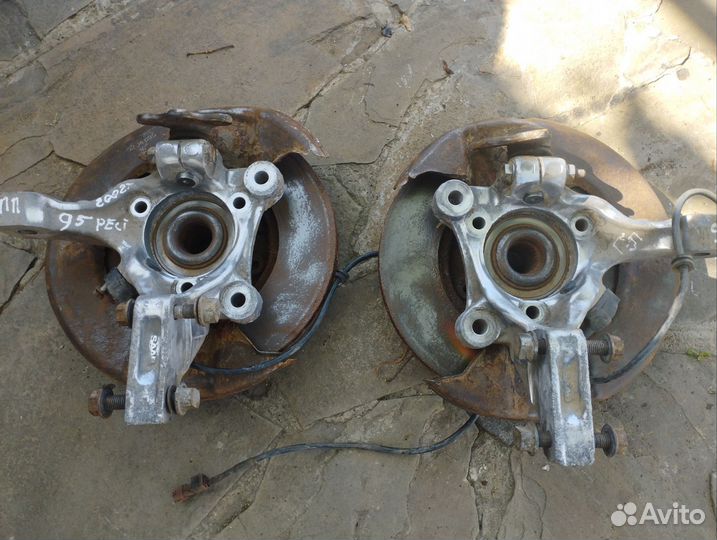 Поворотный кулак Сааб 9-5