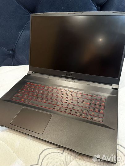 17.3 Игровой ноутбук MSI Katana GF76 11UC-679XRU