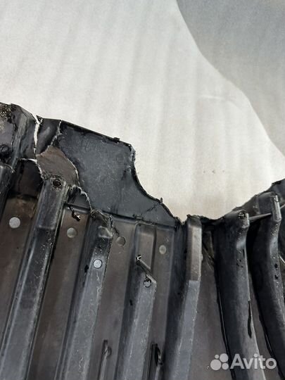 Mercedes c205 Защита Бампера с Дефектом