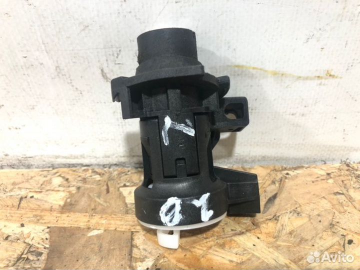 Личинка замка багажника Mercedes-Benz C-Class W204