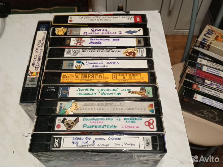 Видеокассеты с фильмами и мультфильмами