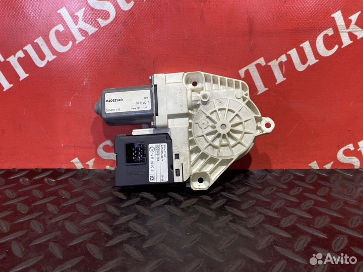 Моторчик стеклоподъемника правый